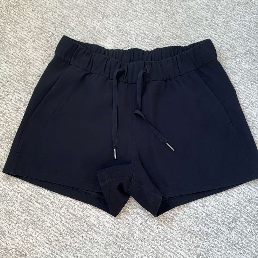 Lululemon On The Fly Short Black Sz 6